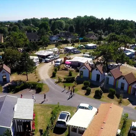 Campsite Paradis Les Galets De La Molliere 3*